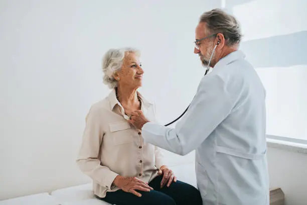 Consulta geriátrica com a Dra. Maria Cecília